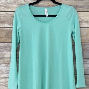 Lularoe Lynnae long sleeve tee